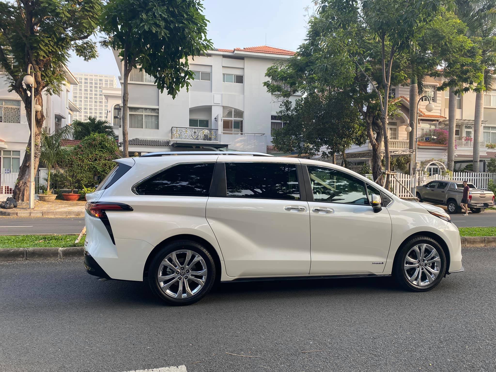 Toyota Sienna Platinum 2021 nhập khẩu nguyên chiếc sắp được bán ra tại Việt  Nam với mức giá hơn 4 tỷ đồng  Blog Xe Hơi Carmudi